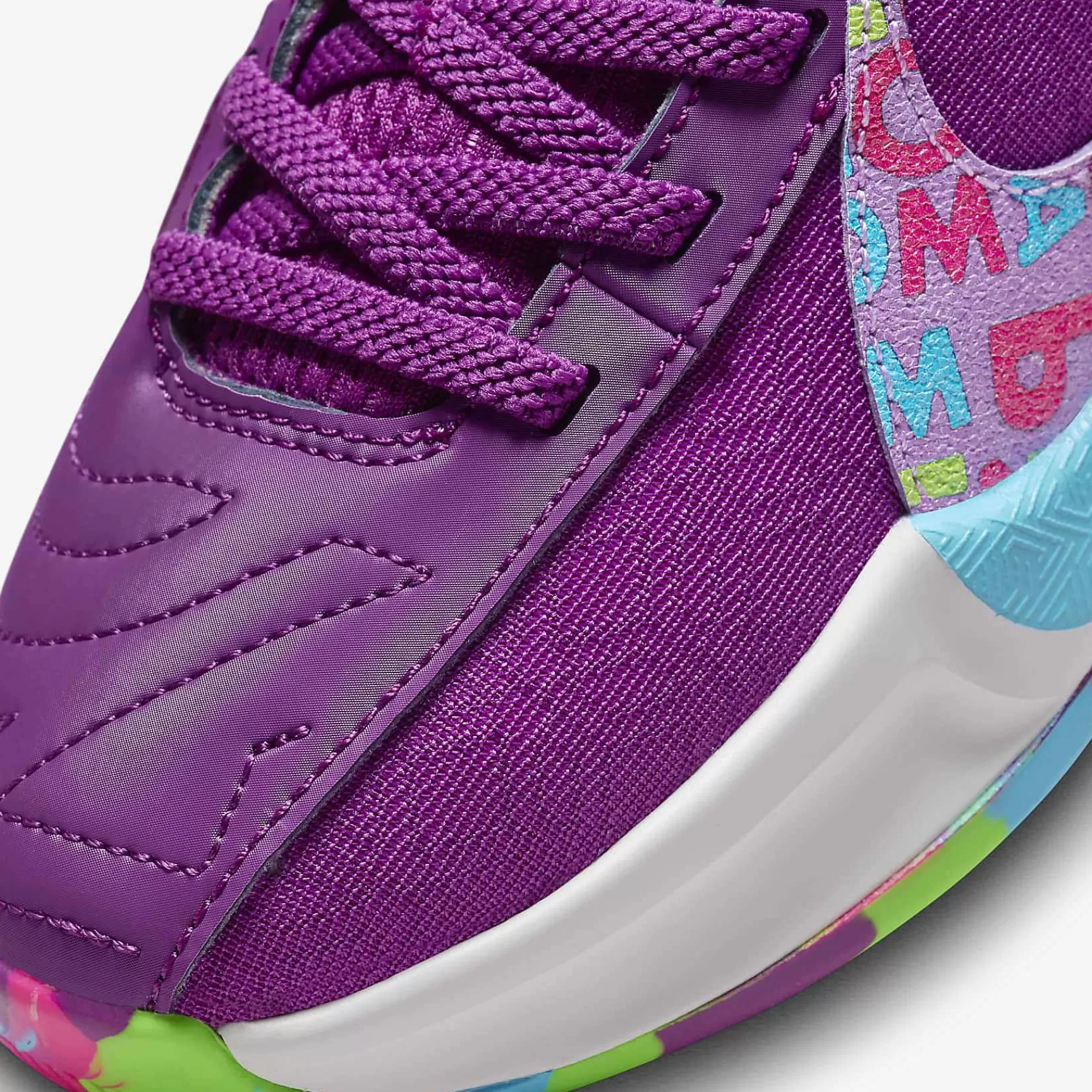 Basketball-Nike Basketball Freak 5