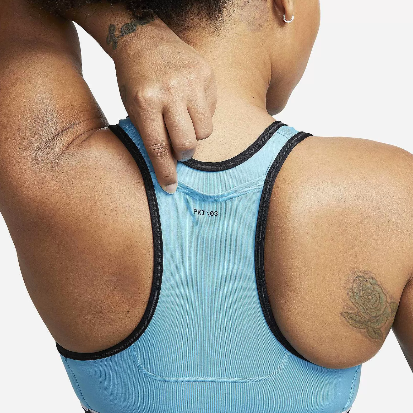 Bras-Nike Bras Swoosh On The Run